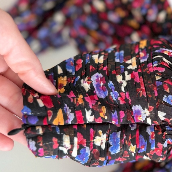 ASTR The Label Pernilla Pleated Long Sleeve Blouse - Black/Pink Ditsy - Medium - Picture 13 of 14